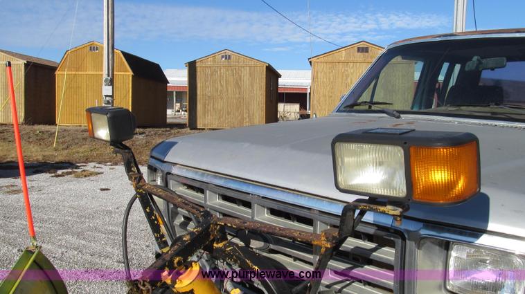 image for item G2217 1984 Ford F150 XLT SuperCab pickup truck