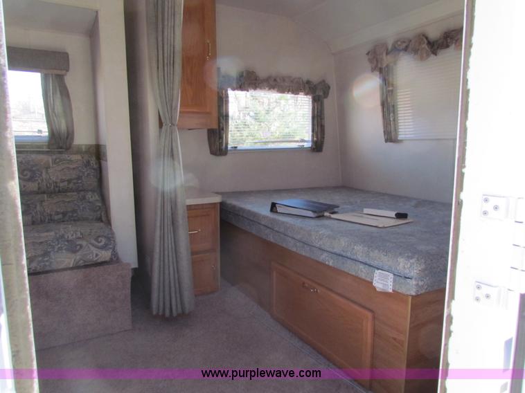 image for item G4391 2002 Coachman Captiva Ultralight travel trailer