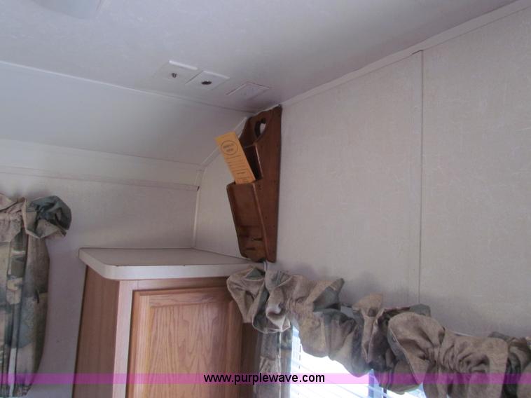 image for item G4391 2002 Coachman Captiva Ultralight travel trailer