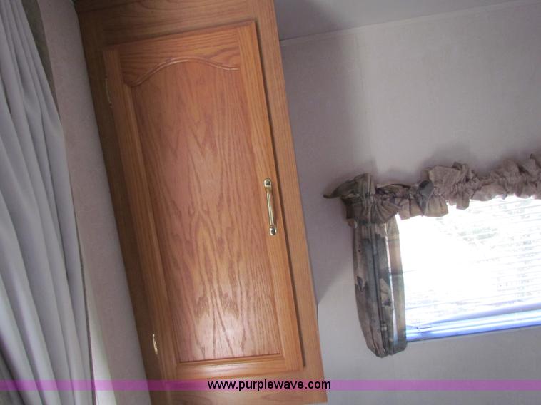 image for item G4391 2002 Coachman Captiva Ultralight travel trailer