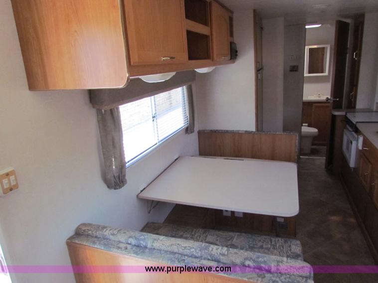 image for item G4391 2002 Coachman Captiva Ultralight travel trailer