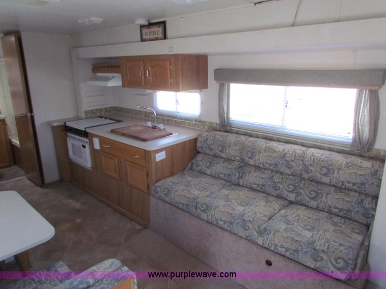 image for item G4391 2002 Coachman Captiva Ultralight travel trailer