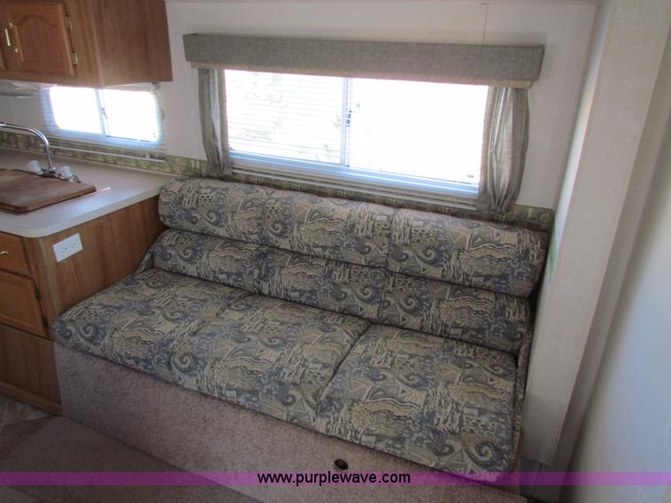 image for item G4391 2002 Coachman Captiva Ultralight travel trailer