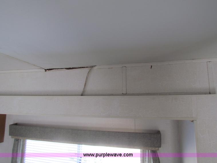 image for item G4391 2002 Coachman Captiva Ultralight travel trailer