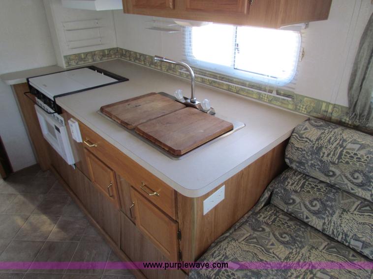 image for item G4391 2002 Coachman Captiva Ultralight travel trailer