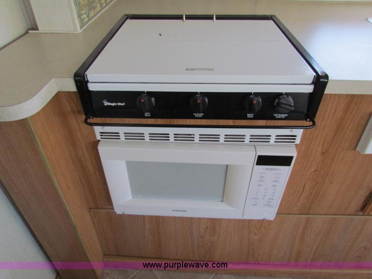 image for item G4391 2002 Coachman Captiva Ultralight travel trailer