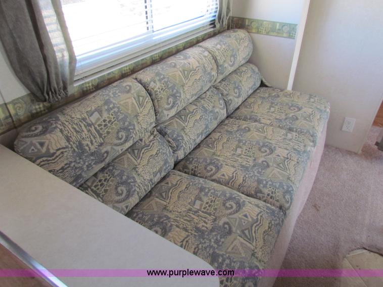 image for item G4391 2002 Coachman Captiva Ultralight travel trailer