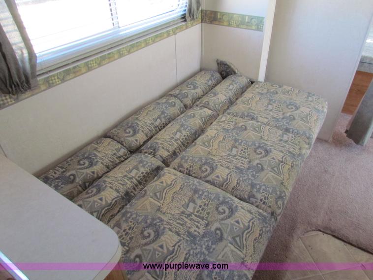 image for item G4391 2002 Coachman Captiva Ultralight travel trailer