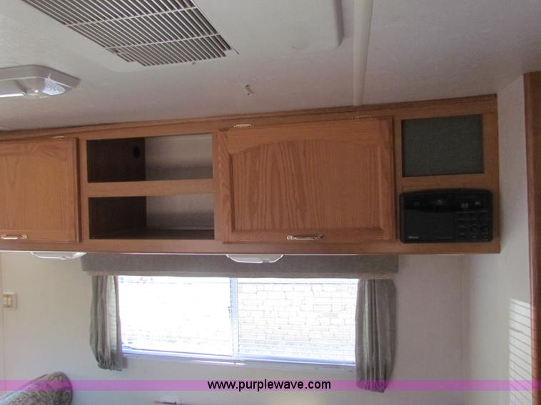 image for item G4391 2002 Coachman Captiva Ultralight travel trailer