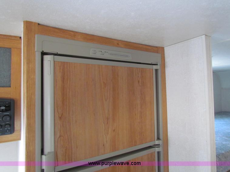 image for item G4391 2002 Coachman Captiva Ultralight travel trailer