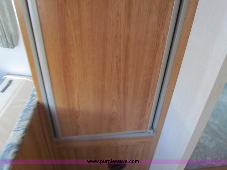 image for item G4391 2002 Coachman Captiva Ultralight travel trailer