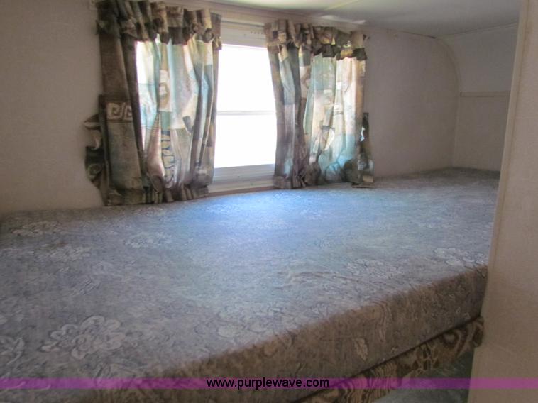 image for item G4391 2002 Coachman Captiva Ultralight travel trailer