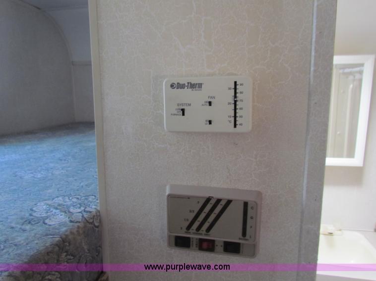 image for item G4391 2002 Coachman Captiva Ultralight travel trailer