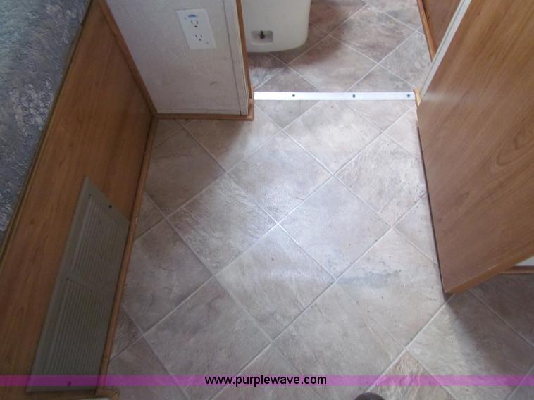 image for item G4391 2002 Coachman Captiva Ultralight travel trailer