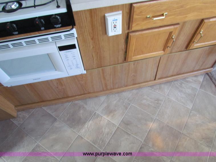 image for item G4391 2002 Coachman Captiva Ultralight travel trailer