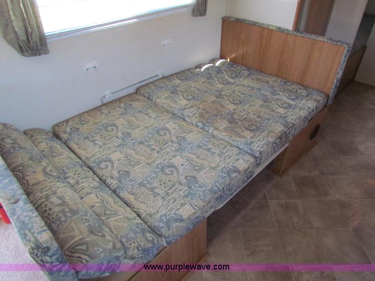 image for item G4391 2002 Coachman Captiva Ultralight travel trailer