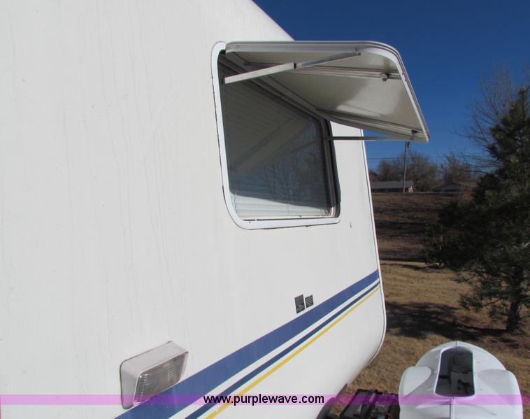 image for item G4391 2002 Coachman Captiva Ultralight travel trailer