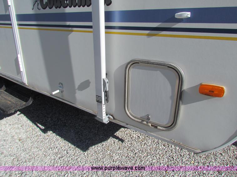 image for item G4391 2002 Coachman Captiva Ultralight travel trailer