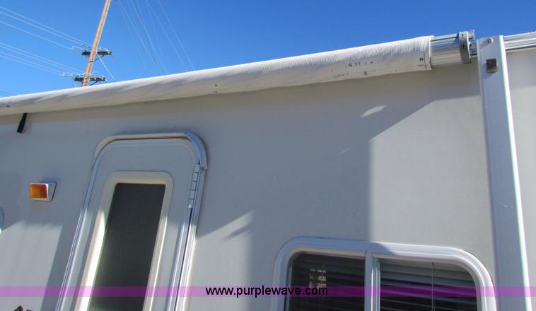 image for item G4391 2002 Coachman Captiva Ultralight travel trailer