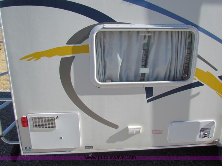 image for item G4391 2002 Coachman Captiva Ultralight travel trailer