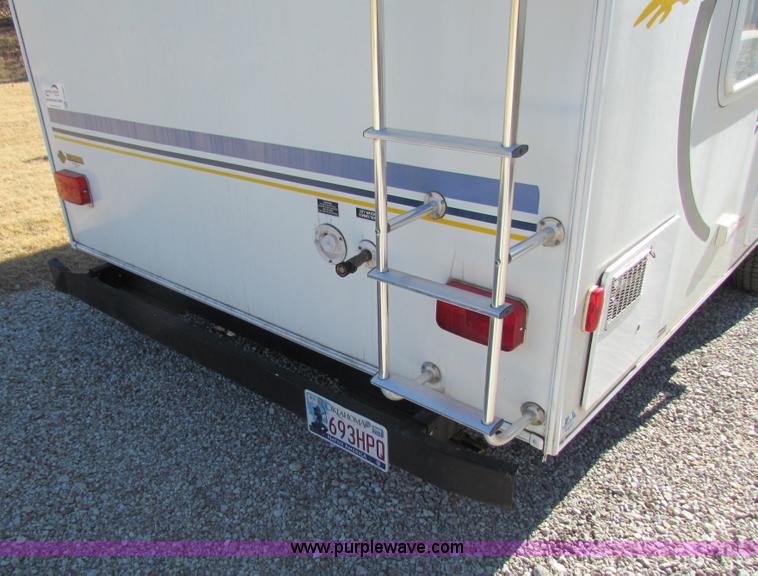 image for item G4391 2002 Coachman Captiva Ultralight travel trailer
