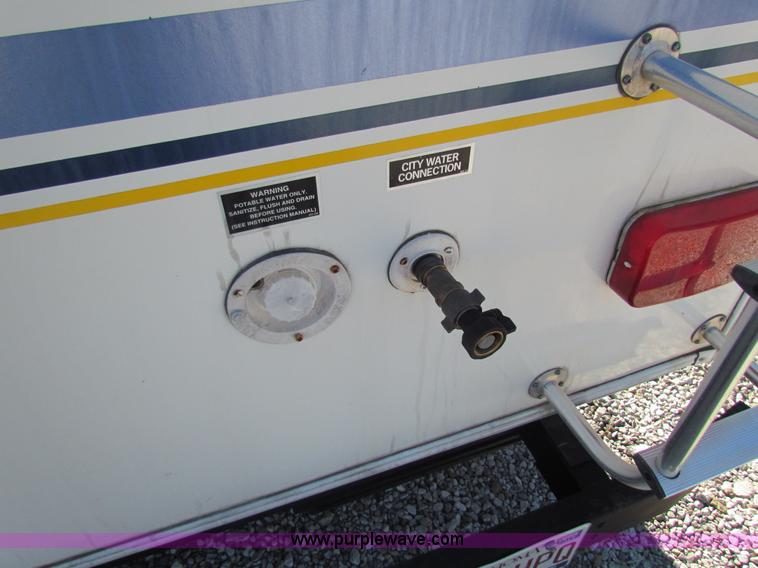 image for item G4391 2002 Coachman Captiva Ultralight travel trailer