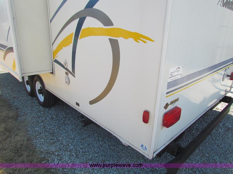 image for item G4391 2002 Coachman Captiva Ultralight travel trailer