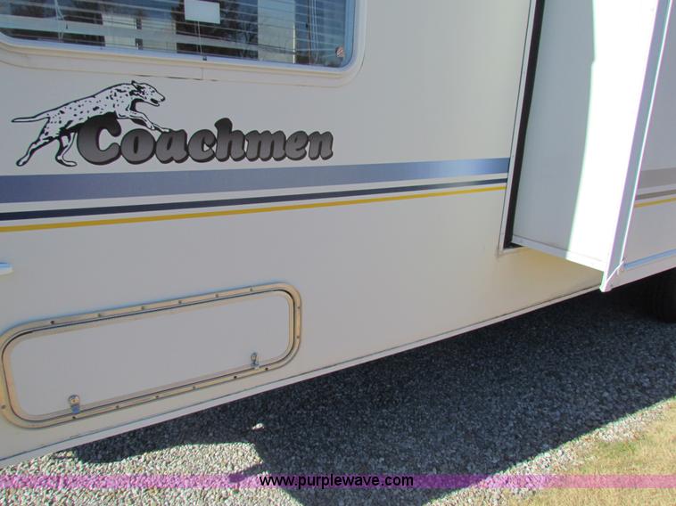 image for item G4391 2002 Coachman Captiva Ultralight travel trailer