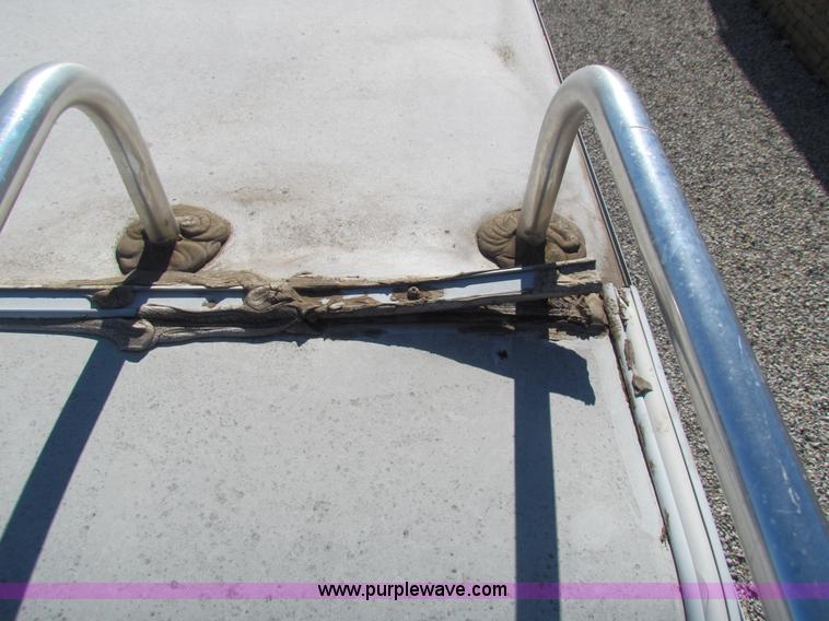 image for item G4391 2002 Coachman Captiva Ultralight travel trailer