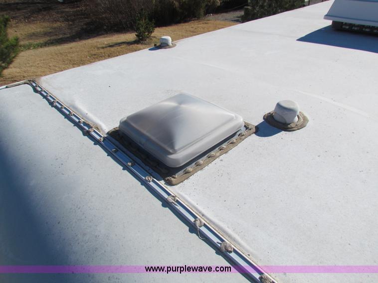 image for item G4391 2002 Coachman Captiva Ultralight travel trailer