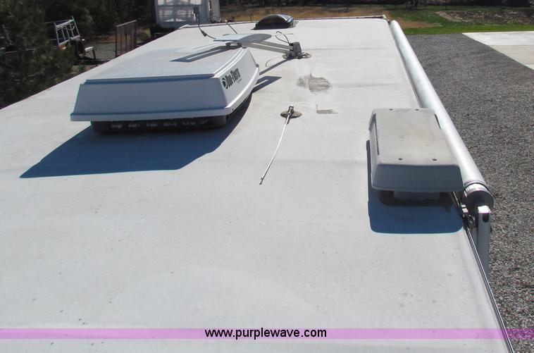 image for item G4391 2002 Coachman Captiva Ultralight travel trailer