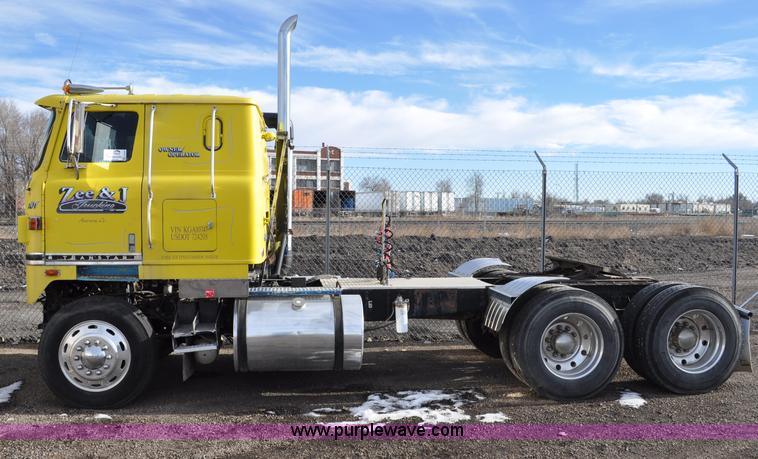image for item G6320 1980 International Harvester 4070 Transtar II semi truck