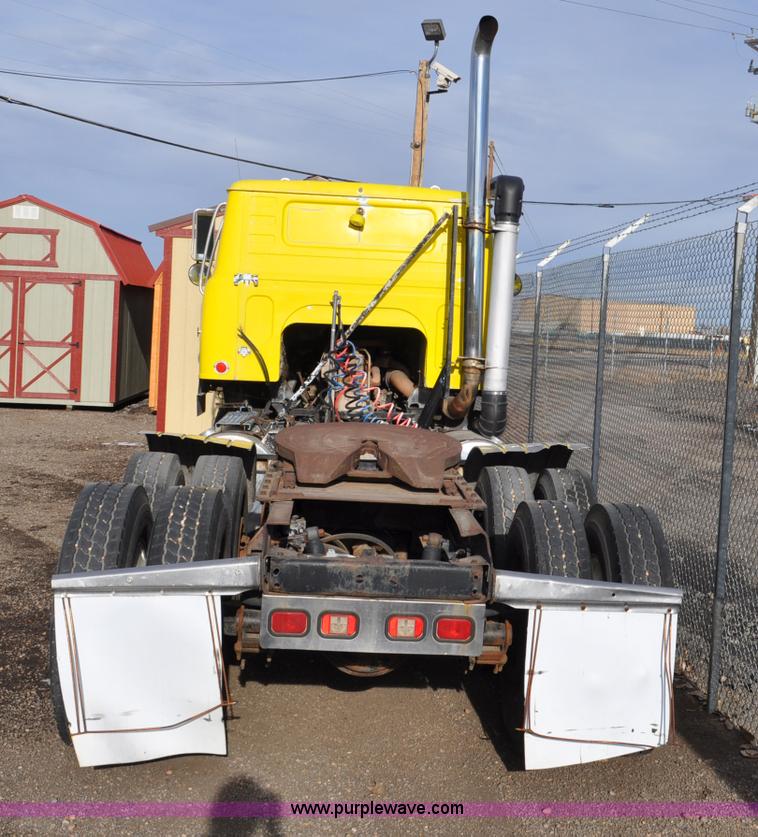 image for item G6320 1980 International Harvester 4070 Transtar II semi truck