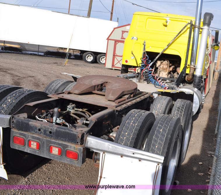 image for item G6320 1980 International Harvester 4070 Transtar II semi truck