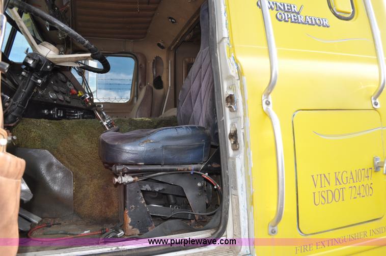 image for item G6320 1980 International Harvester 4070 Transtar II semi truck