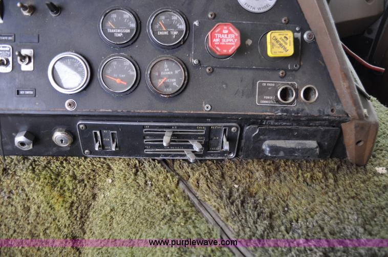 image for item G6320 1980 International Harvester 4070 Transtar II semi truck