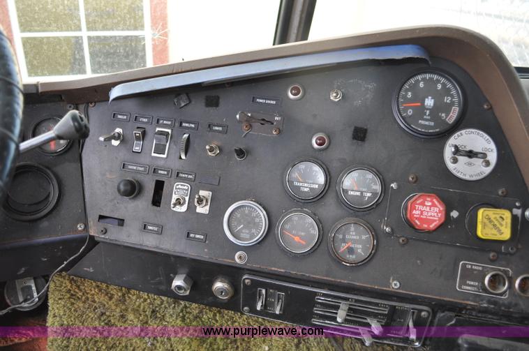 image for item G6320 1980 International Harvester 4070 Transtar II semi truck