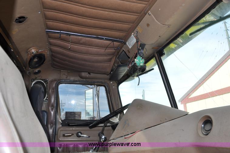 image for item G6320 1980 International Harvester 4070 Transtar II semi truck