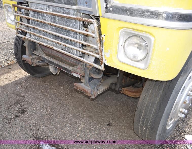 image for item G6320 1980 International Harvester 4070 Transtar II semi truck