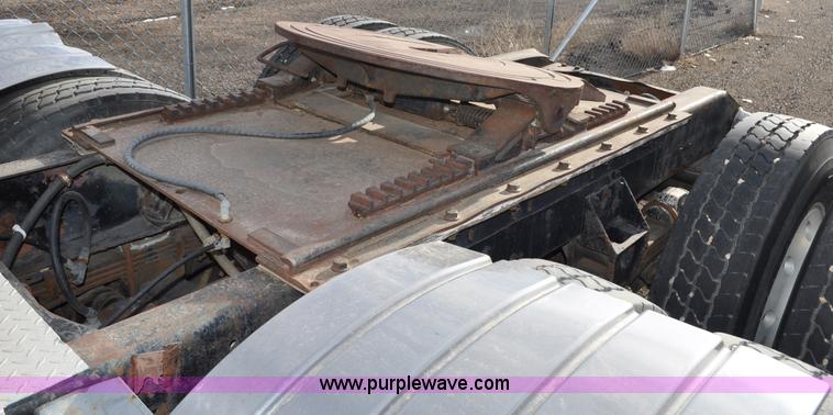 image for item G6320 1980 International Harvester 4070 Transtar II semi truck