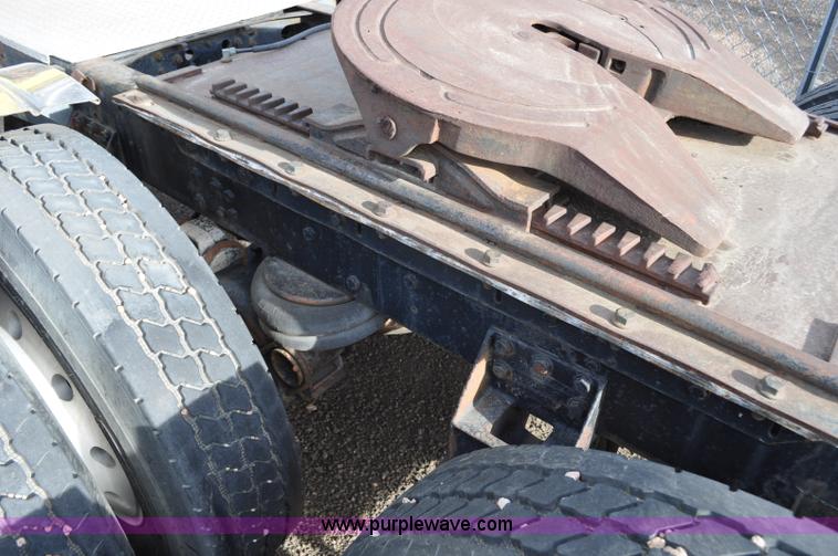 image for item G6320 1980 International Harvester 4070 Transtar II semi truck