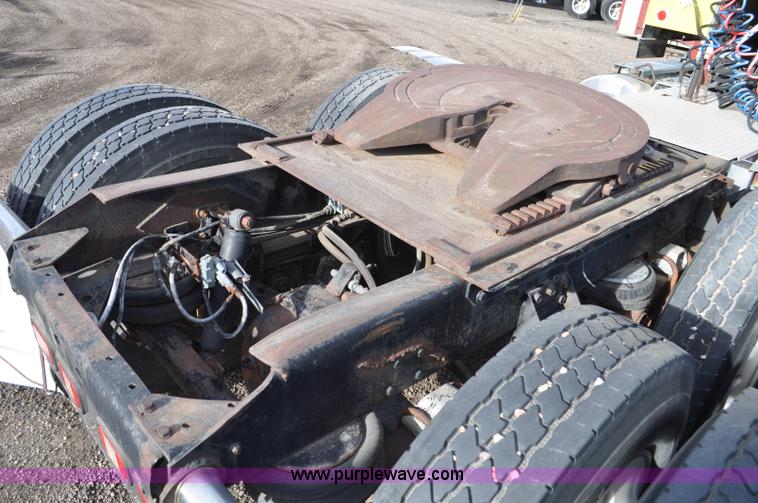 image for item G6320 1980 International Harvester 4070 Transtar II semi truck