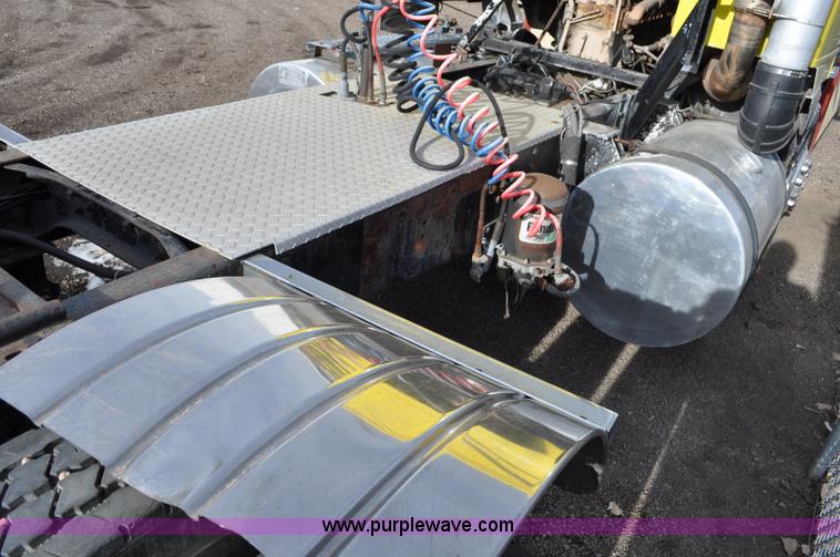 image for item G6320 1980 International Harvester 4070 Transtar II semi truck