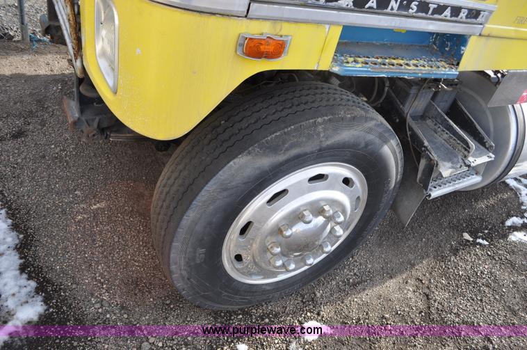 image for item G6320 1980 International Harvester 4070 Transtar II semi truck