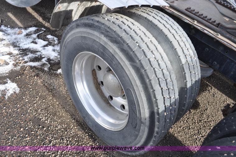 image for item G6320 1980 International Harvester 4070 Transtar II semi truck