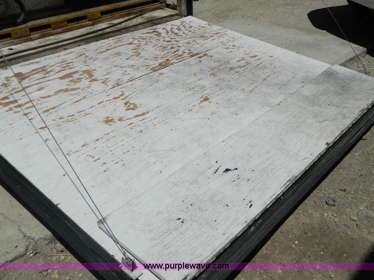 image for item G7906 2006 Haulmark TSC85X24WT2 24' enclosed trailer