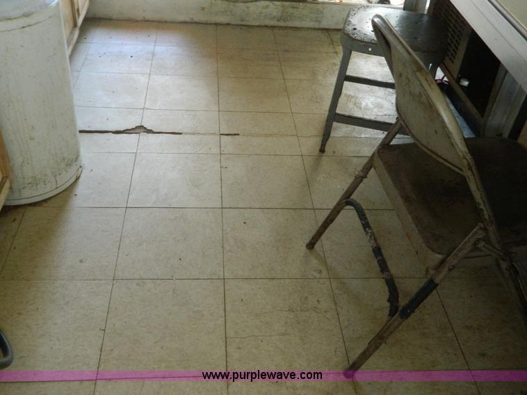 image for item G7906 2006 Haulmark TSC85X24WT2 24' enclosed trailer