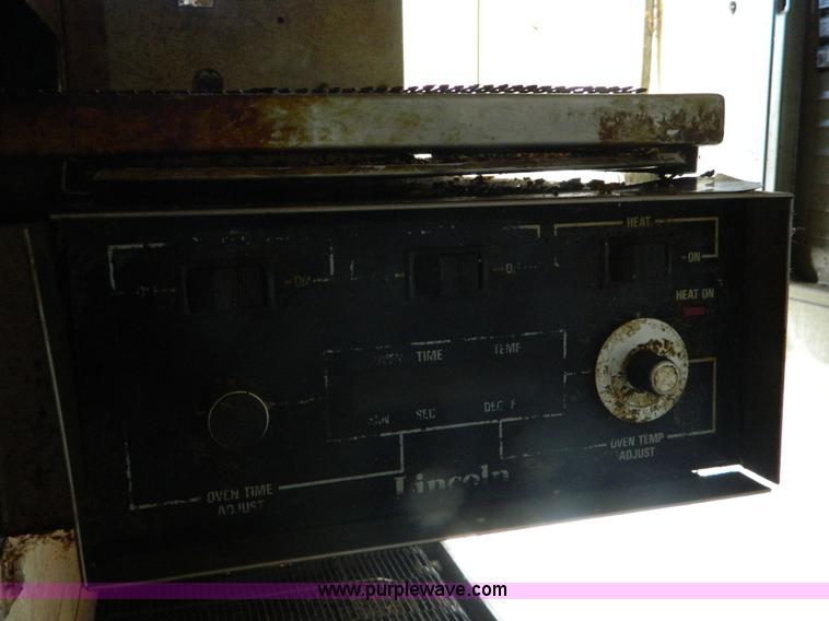 image for item G7906 2006 Haulmark TSC85X24WT2 24' enclosed trailer