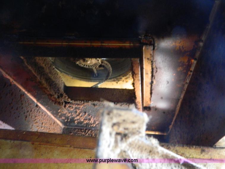 image for item G7906 2006 Haulmark TSC85X24WT2 24' enclosed trailer