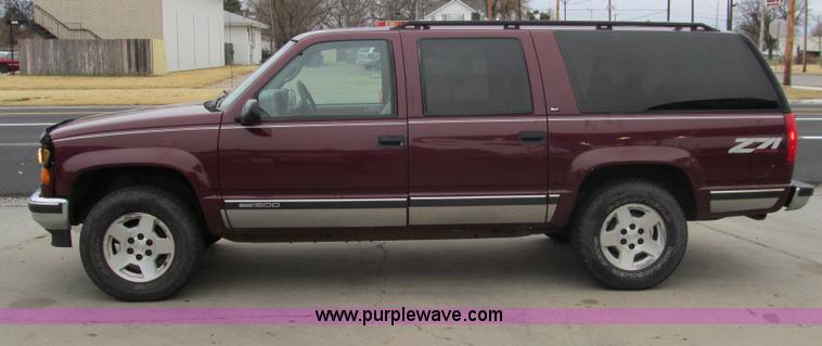 image for item G9702 1998 GMC Suburban 1500 Z71 SUV